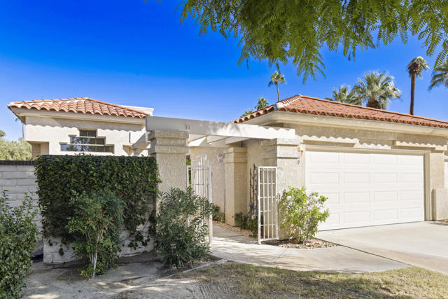 110 Celano Circle, Palm Desert CA: https://media.crmls.org/mediaz/dc1389fd-be2e-4c08-8801-cd32f421403a.jpg