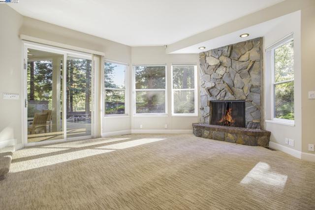 3 BLACKHAWK CLUB CT, Danville CA: https://media.crmls.org/mediaz/dc142138-5219-4e1e-8177-188de554ae62.jpg
