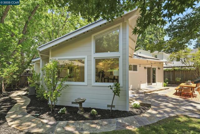 71 Maple Ln, Walnut Creek CA: https://media.crmls.org/mediaz/dc1469de-61d7-4b4d-8474-6a382c2d7393.jpg