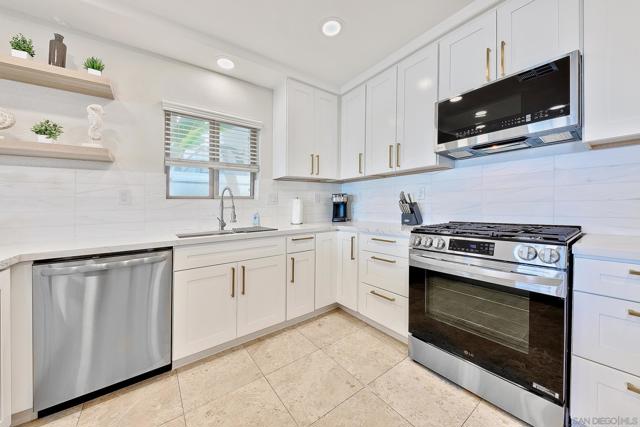 3537 Ocean Front Walk, San Diego CA: https://media.crmls.org/mediaz/dc147c3e-ec64-4012-bf8a-d24dcdb18c23.jpg