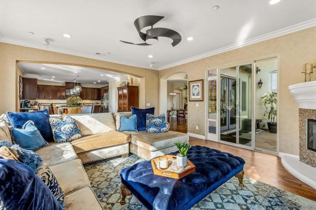 278 Avenida Loretta, Chula Vista CA: https://media.crmls.org/mediaz/dc149a12-e12a-4d26-b8b2-c082b7ab4cdb.jpg