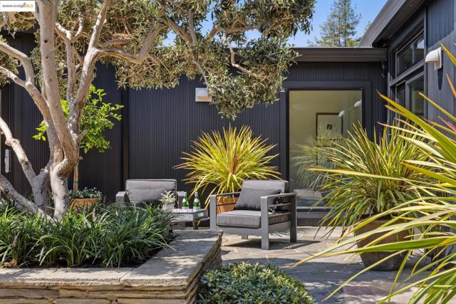 7 Requa Place, Piedmont CA: https://media.crmls.org/mediaz/dc152c3f-ecd6-4bee-b970-f8eb292c0fc4.jpg