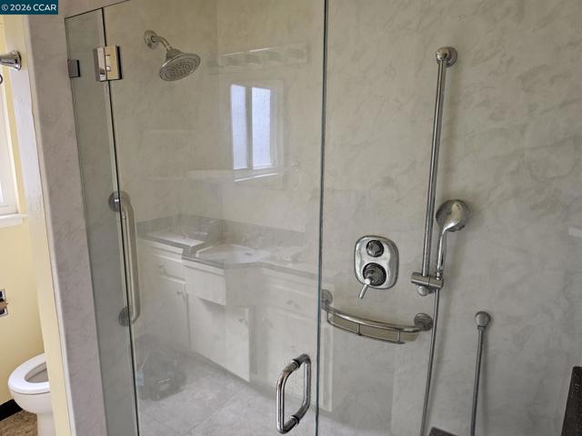 Image 18 of 38 For 627 Kern St  