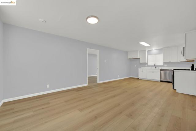 2524 Parker Ave, Oakland CA: https://media.crmls.org/mediaz/dc1605a3-852f-4587-89d3-c0013d0ed064.jpg