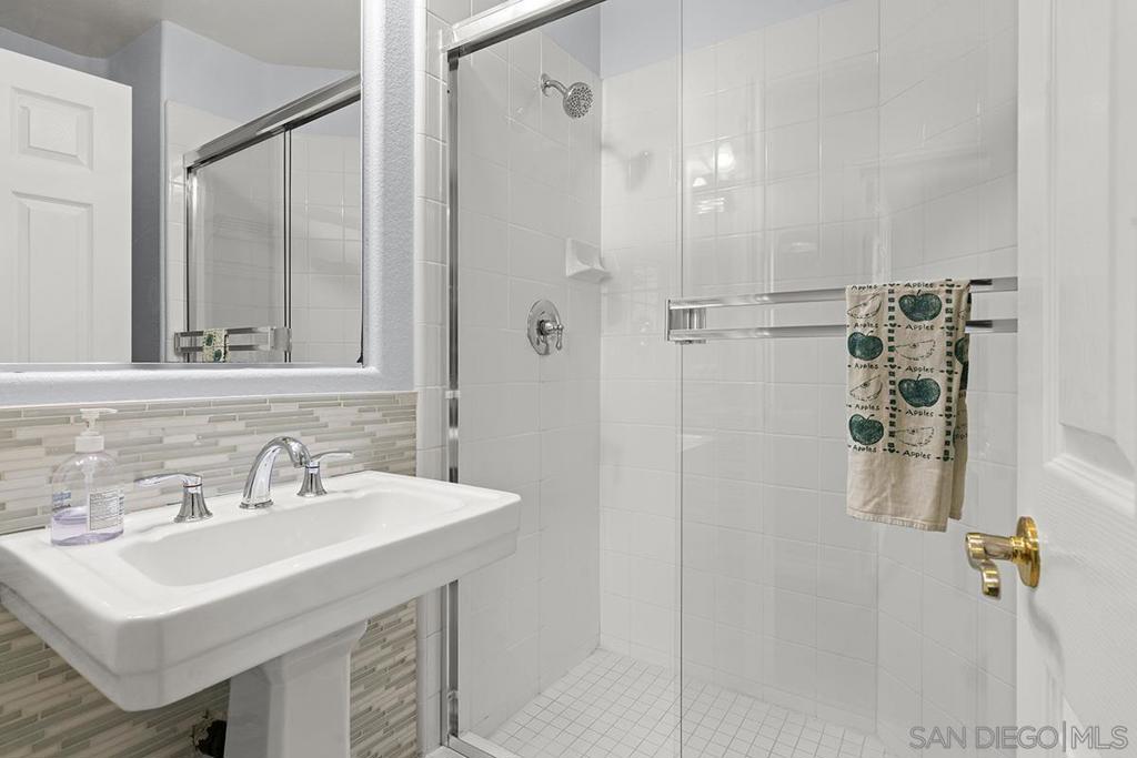 MLS #250043701SD image #27