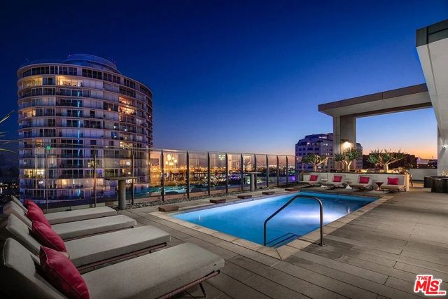 707 E Ocean Boulevard, Long Beach CA: https://media.crmls.org/mediaz/dc16e22a-bc17-44a3-bf0a-1f0fa80d4840.jpg