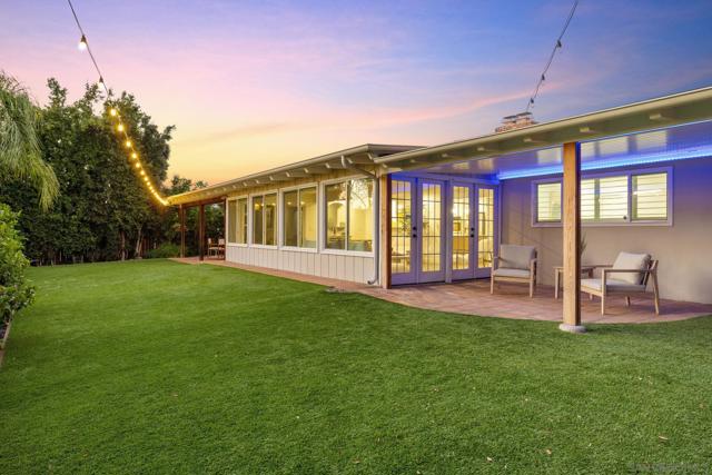 17268 Bernardo Oaks Dr, San Diego CA: https://media.crmls.org/mediaz/dc16ec4b-a913-46d9-a68e-156d5ac64155.jpg