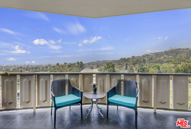 4455 Los Feliz Boulevard, Los Angeles CA: https://media.crmls.org/mediaz/dc175e89-cf2f-4a6b-a670-b047a77a77f1.jpg