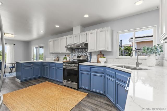 5188 Weymouth Way, Oceanside CA: https://media.crmls.org/mediaz/dc176769-276c-42cd-b072-c68c0c448c40.jpg