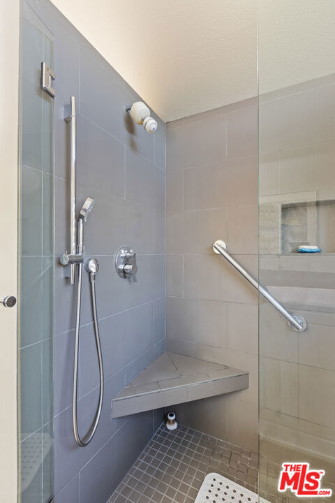 13082 Mindanao Way, Marina del Rey CA: https://media.crmls.org/mediaz/dc185b3f-d49c-459c-bcf1-a41d26f8b34d.jpg