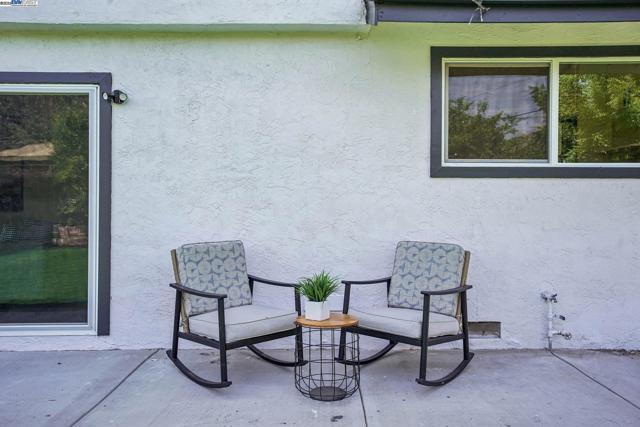 48344 Conifer St, Fremont CA: https://media.crmls.org/mediaz/dc186366-f5b1-440c-aca9-4b30bd50291e.jpg