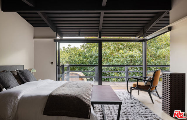 5949 Bonsall Drive, Malibu CA: https://media.crmls.org/mediaz/dc19db70-b696-4a10-8a7e-91752a7d4ed8.jpg