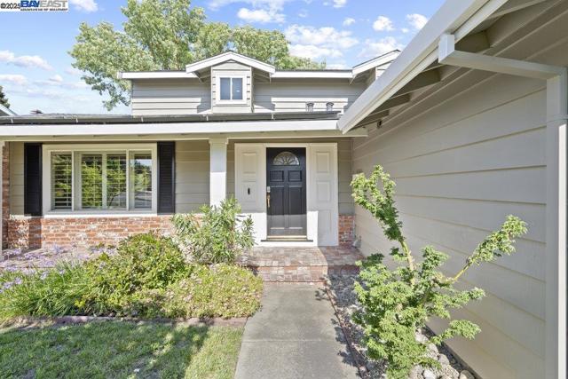 6649 Waverly Rd, Martinez CA: https://media.crmls.org/mediaz/dc1a0426-f181-4277-a153-01c43dad693c.jpg