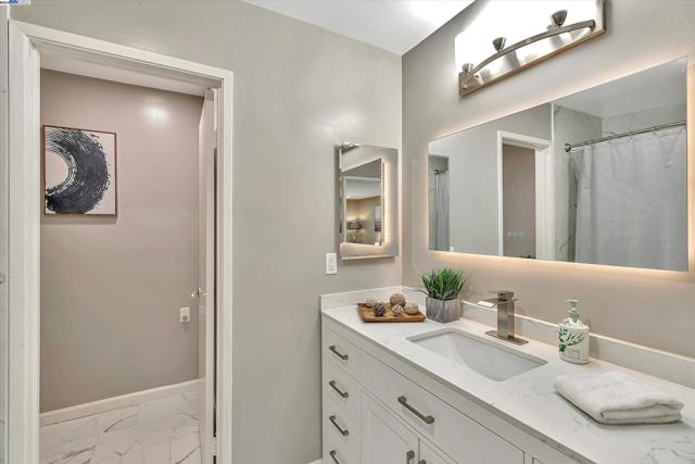Image 16 of 31 For 39139 Argonaut Way  111