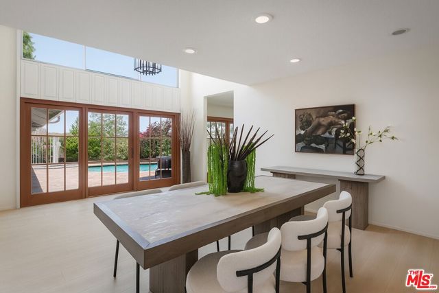 5136 Los Bonitos Way, Los Angeles CA: https://media.crmls.org/mediaz/dc1a4d98-d24e-479b-bed8-19c005457bb2.jpg