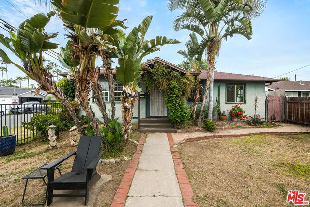 15361 Archwood Street, Van Nuys CA: https://media.crmls.org/mediaz/dc1a78b9-8b17-4ba3-afa2-cba310c674bf.jpg
