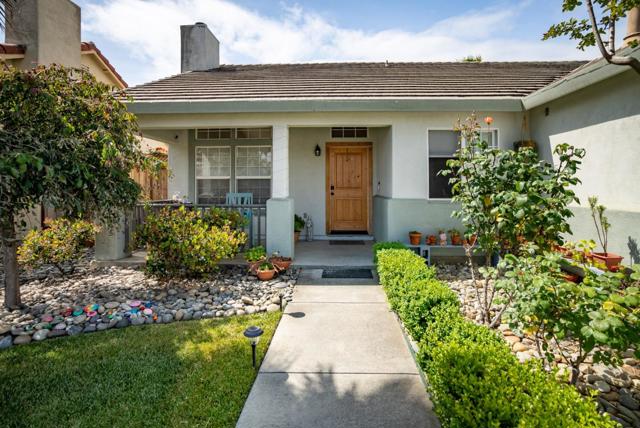 1221 Jacqueline Drive, Hollister CA: https://media.crmls.org/mediaz/dc1abb77-cd3a-44fb-b2c5-f9ad97c5aeb2.jpg