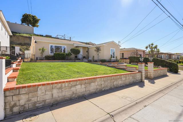 2967 Dove St, San Diego CA: https://media.crmls.org/mediaz/dc1b66ae-b94d-468d-a7f3-c3df7f1527ce.jpg