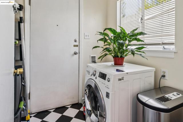 688 Alcatraz Ave, Oakland CA: https://media.crmls.org/mediaz/dc1b6c64-7715-4d58-bd26-4fb1fcbb46fb.jpg