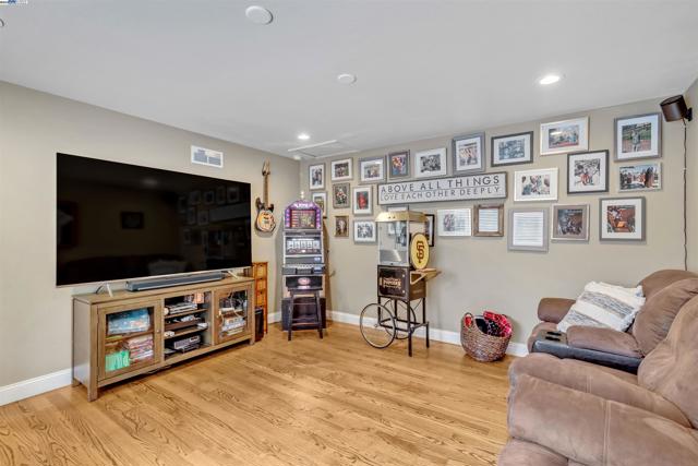 1632 Saint Norbert Dr, Danville CA: https://media.crmls.org/mediaz/dc1bd8d4-9d0d-466e-9f69-d3a6ee7cc967.jpg