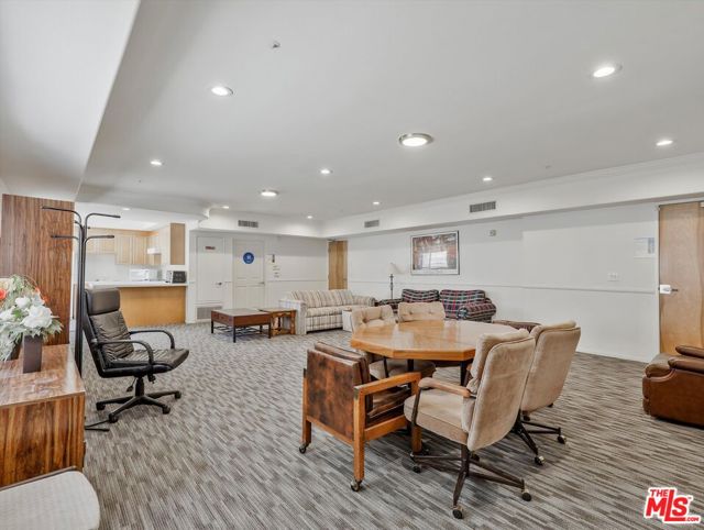 937 12th Street, Santa Monica CA: https://media.crmls.org/mediaz/dc1c3d5d-1d2b-4b1a-9d0c-e81a20bc2a8a.jpg