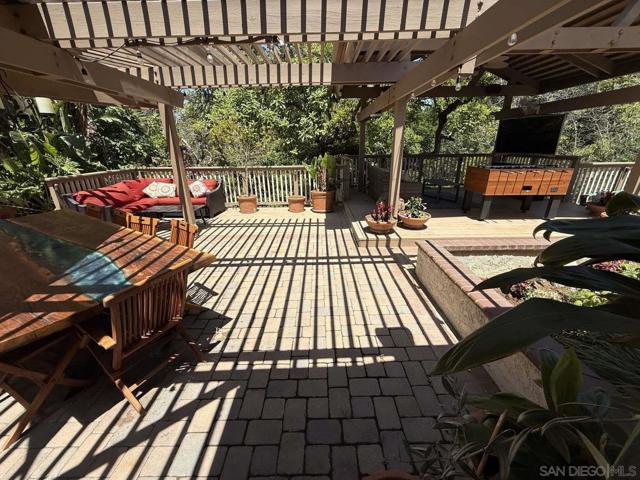 5553 Scenic View Dr, Yorba Linda CA: https://media.crmls.org/mediaz/dc1c5303-1493-416c-be5d-ffe412f3a26b.jpg