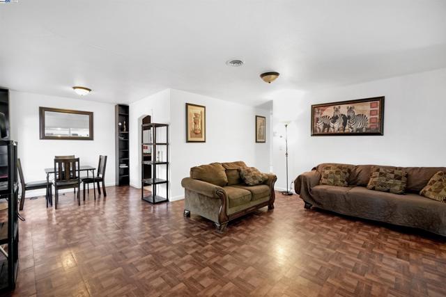 26361 Huntwood Aave, Hayward CA: https://media.crmls.org/mediaz/dc1ca652-be37-45bd-816d-0ade087b56be.jpg
