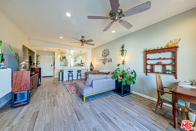 415 Townsquare Lane, Huntington Beach CA: https://media.crmls.org/mediaz/dc1cacdf-9a0e-41c1-bafb-03ab78044281.jpg