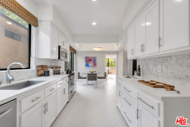 1124 N Kings Road, West Hollywood CA: https://media.crmls.org/mediaz/dc1cf423-3f9b-4ef8-84c4-69c9d3499c77.jpg