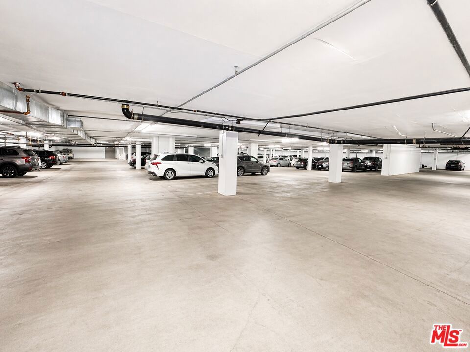 https://media.crmls.org/mediaz/dc1d0b16-b951-452f-8bbb-b95528c5ce6f.jpg?preset=X-Large