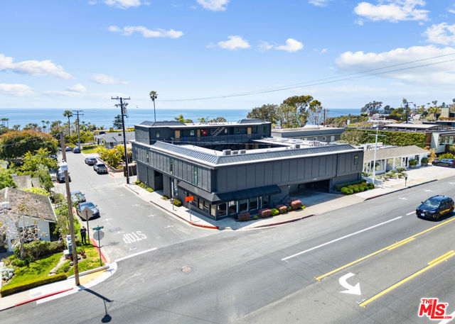 1105 N Coast Highway, Laguna Beach CA: https://media.crmls.org/mediaz/dc1d72f2-b70a-4832-a527-8d881db056ef.jpg
