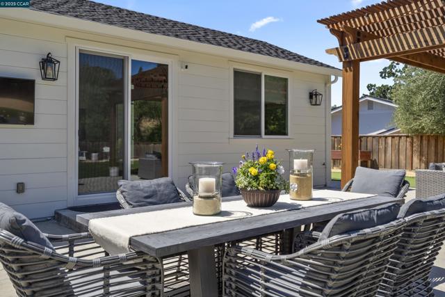 273 Valle Vista Dr, Danville CA: https://media.crmls.org/mediaz/dc1d770a-2c4d-4f72-ba43-22e169cf97b6.jpg