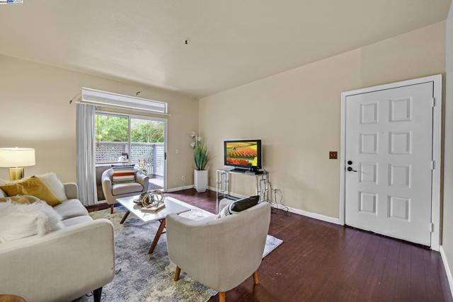 205 Dursey Dr, Pinole CA: https://media.crmls.org/mediaz/dc1dd17c-2e4e-41b6-a3c2-e265d51bd825.jpg