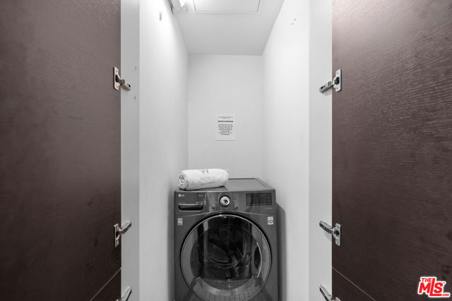 6250 Hollywood Boulevard, Los Angeles CA: https://media.crmls.org/mediaz/dc1de035-2cad-4c88-8f3f-733d55ed8769.jpg