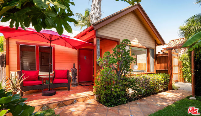 8921 Rosewood Avenue, West Hollywood CA: https://media.crmls.org/mediaz/dc1e45a6-cbe6-40b1-9ff6-269636b7ee22.jpg