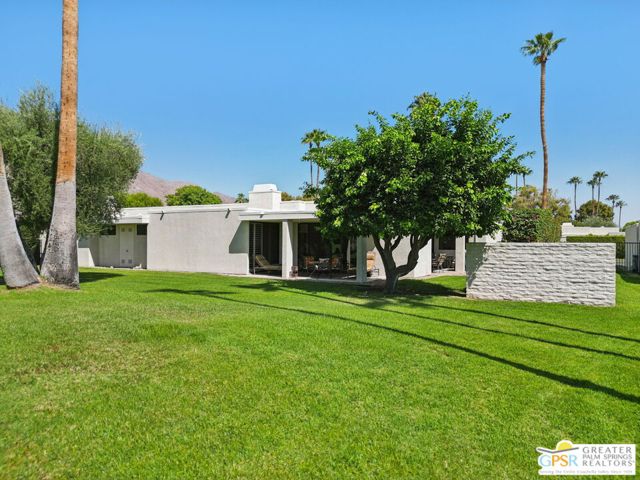 1445 Via Isla, Palm Springs CA: https://media.crmls.org/mediaz/dc1e9b20-2847-485a-ae80-be5818fc0bda.jpg