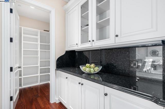 1569 Via Di Salerno, Pleasanton CA: https://media.crmls.org/mediaz/dc1f0314-052f-4610-95a5-6f16afcebde1.jpg