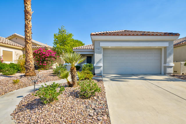 78680 Postbridge Circle, Palm Desert CA: https://media.crmls.org/mediaz/dc1fa8ad-d391-4803-ad1f-5061b04cd8ab.jpg