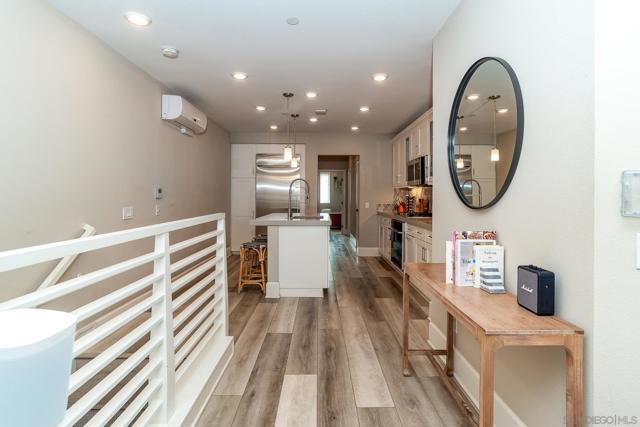 807 Santa Barbara Pl, San Diego CA: https://media.crmls.org/mediaz/dc1faf88-67eb-48d9-8536-657bc97385b9.jpg