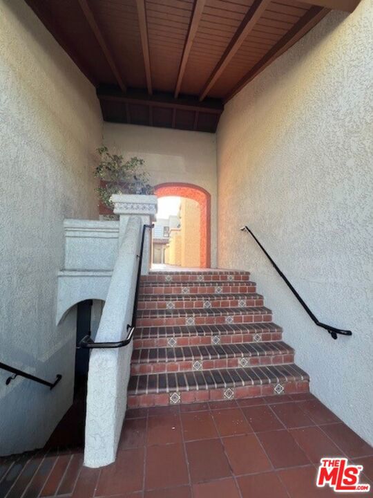3261 Sawtelle Boulevard, Los Angeles CA: https://media.crmls.org/mediaz/dc204c8c-b3e6-4170-a879-6bf3aae7efe8.jpg