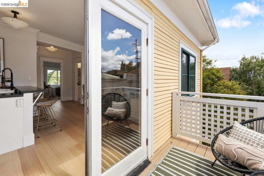 https://media.crmls.org/mediaz/dc20506f-8202-4bbf-a83f-ad1a273bf3ca.jpg?preset=X-Large