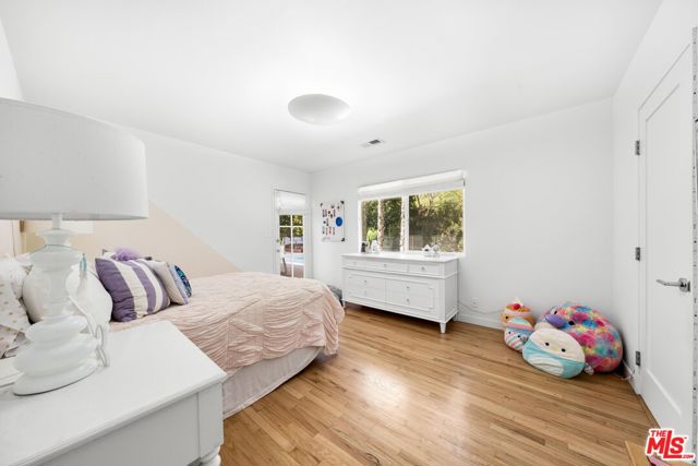 3443 Mandeville Canyon Road, Los Angeles CA: https://media.crmls.org/mediaz/dc2058e6-9420-4119-b0b8-1b6b00b064ca.jpg