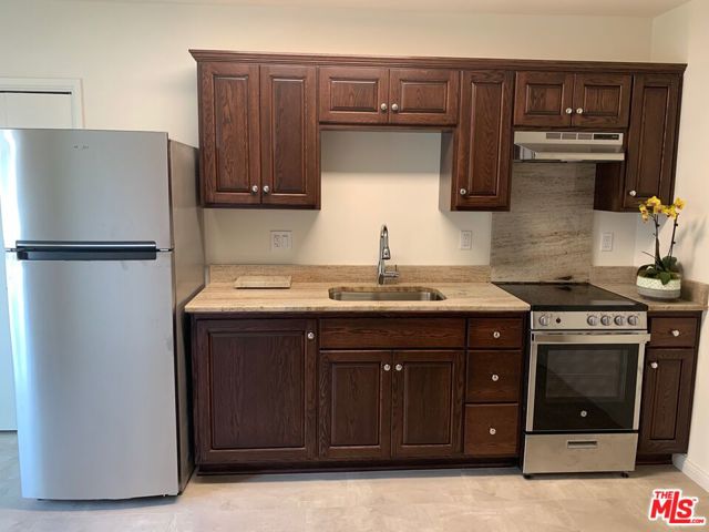 21110 Wood Avenue, Torrance CA: https://media.crmls.org/mediaz/dc20cd82-b363-47f9-aa94-030f2fda9b7c.jpg