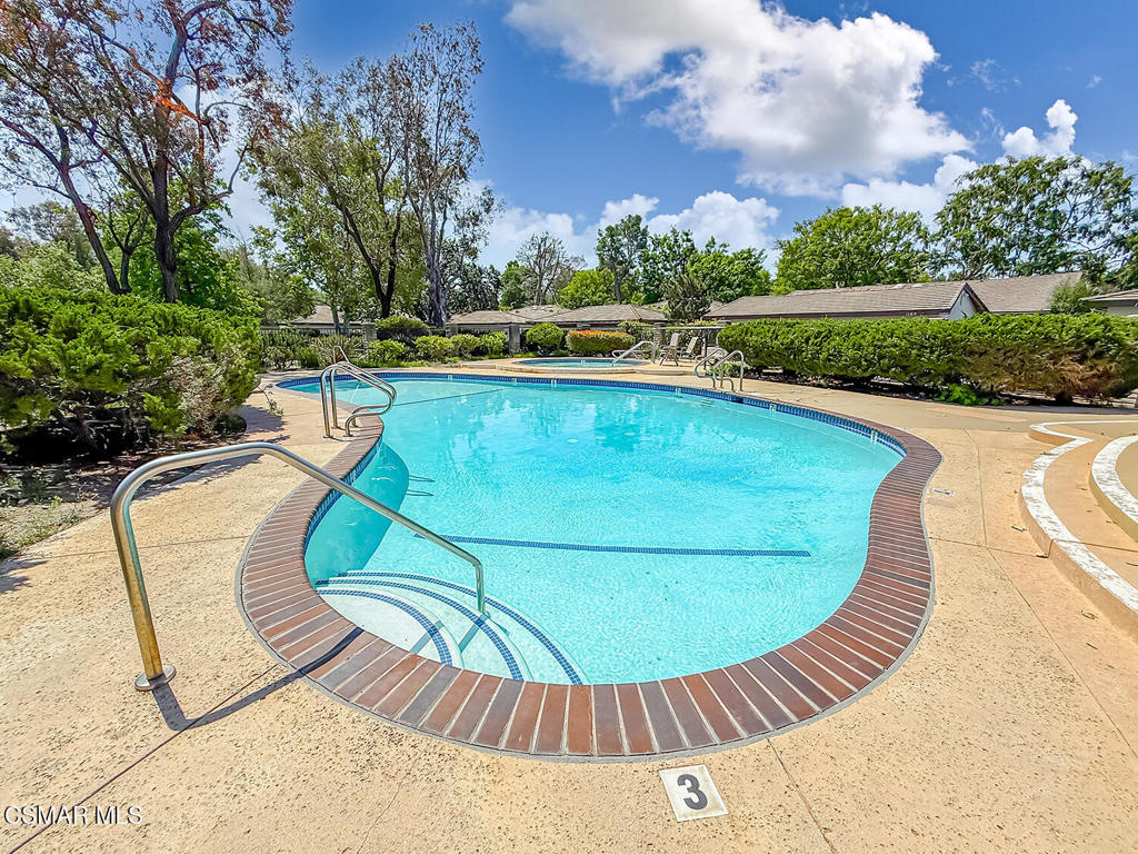 https://media.crmls.org/mediaz/dc213dfc-d126-45c3-8836-33602668d2f4.jpg?preset=X-Large