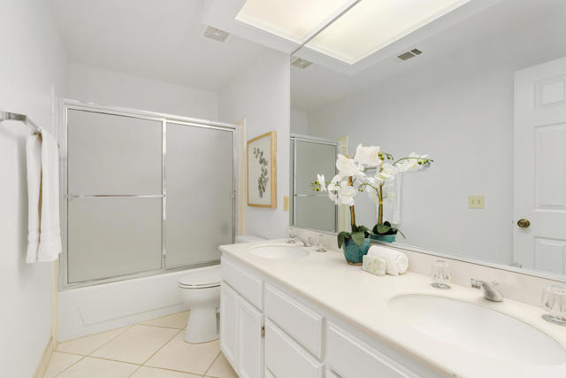 220 Green Mountain Drive, Palm Desert CA: https://media.crmls.org/mediaz/dc214609-5242-46f4-9637-88f6d003f65a.jpg