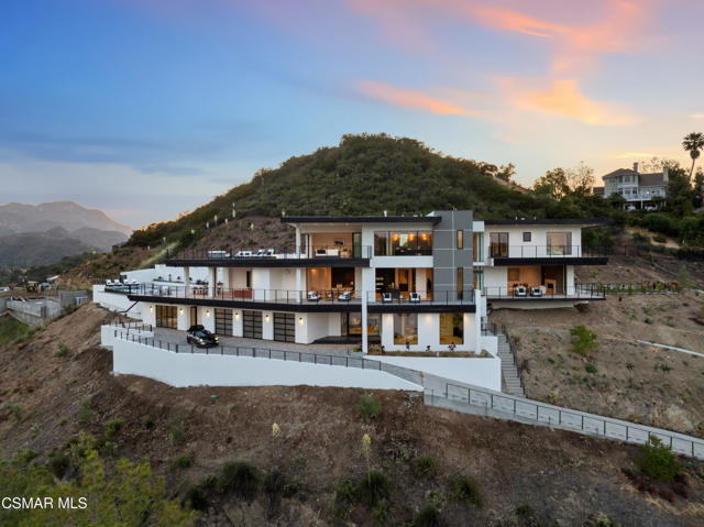 461 Lake Sherwood Drive, Lake Sherwood CA: https://media.crmls.org/mediaz/dc21566b-a97f-4add-9477-0d799fb77413.jpg