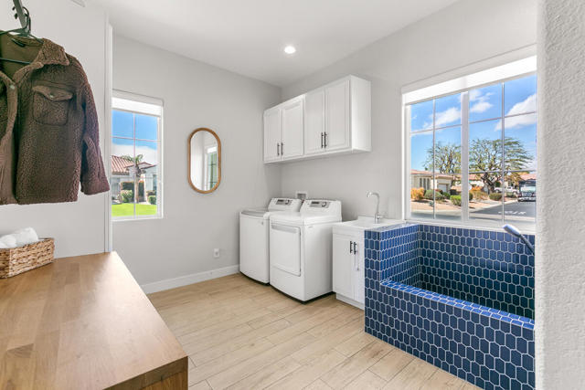 44830 Via Mirabel, La Quinta CA: https://media.crmls.org/mediaz/dc21b336-d172-4c50-b09c-e0f08afb83a3.jpg
