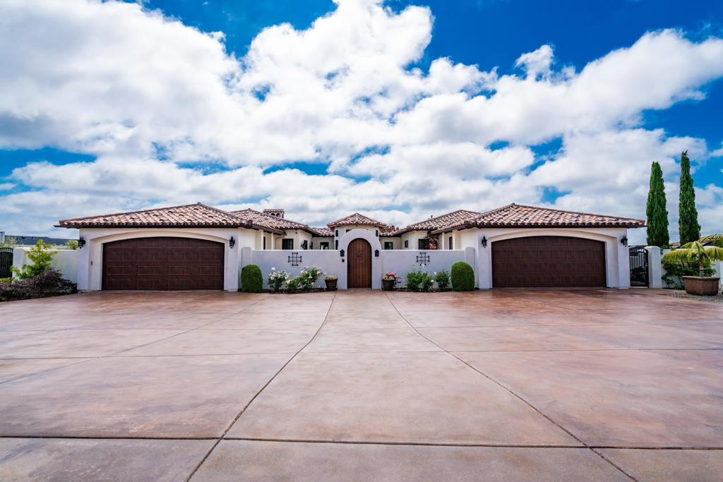 604 Camino de Orchidia