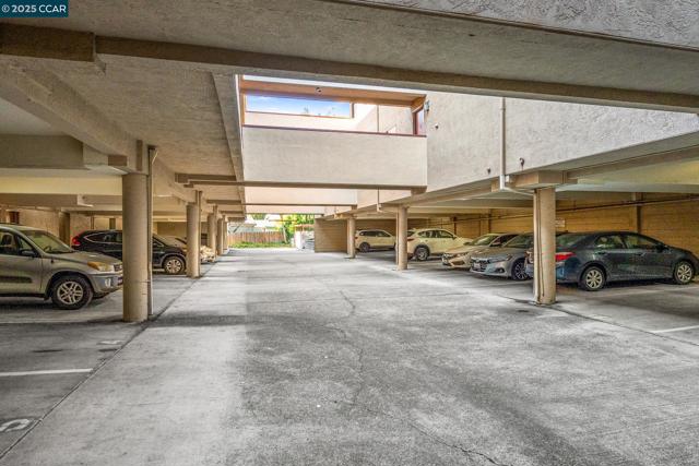 1600 Carmel Drive, Walnut Creek CA: https://media.crmls.org/mediaz/dc22e00a-a141-4048-b440-fef132356fe6.jpg