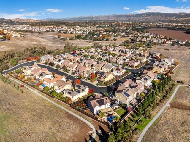 5807 Casita Way, Gilroy CA: https://media.crmls.org/mediaz/dc230c3f-b038-4742-8e6f-3ede3e30f719.jpg